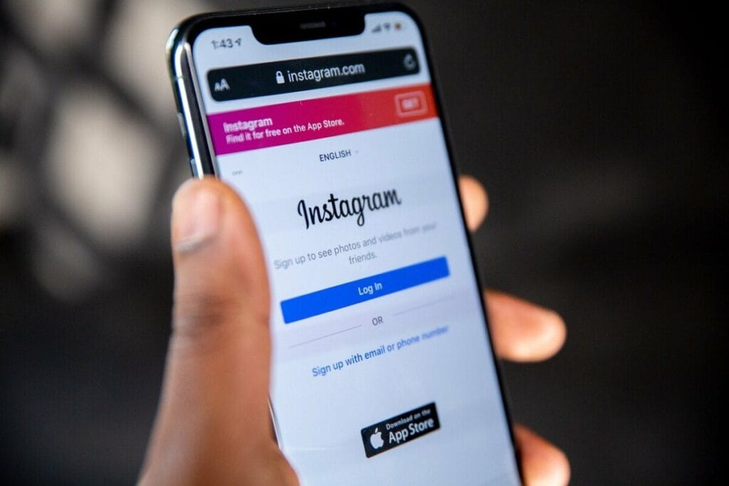 Instagram spouští nové profilové karty